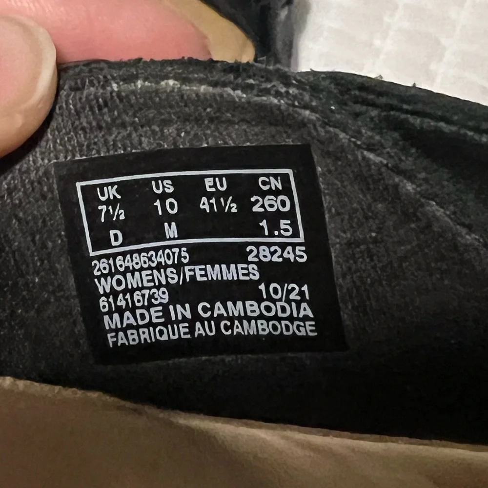 Cloudsteppers by Clarks Black and Tan Comfort Thong Sandals